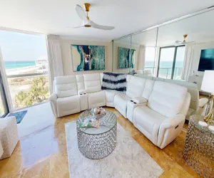 Photo 4 - Mainsail 143