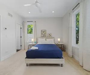 Photo 2 - Bright Modern 3Bed 2.5Bath Evanston Home w/Parking