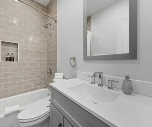 Photo 4 - Bright Modern 3Bed 2.5Bath Evanston Home w/Parking