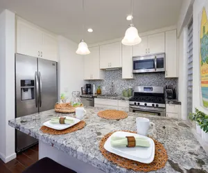 Photo 3 - Kona Mansions E333