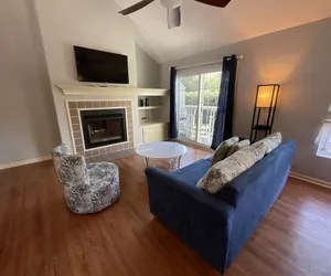Photo 2 - 6F Cumberland - split level, 2 bedroom villa, full access!!