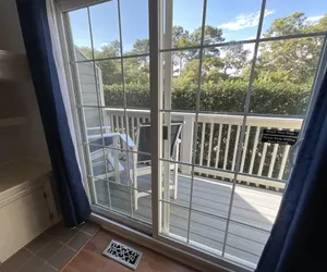Photo 5 - 6F Cumberland - split level, 2 bedroom villa, full access!!
