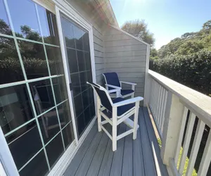 Photo 3 - 6F Cumberland - split level, 2 bedroom villa, full access!!