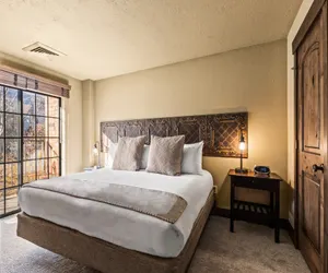 Photo 4 - Copperbottom Inn 101