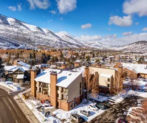 Photo 2 - Copperbottom Inn 205