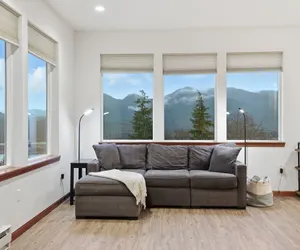 Photo 5 - Cozy 3BR Alaska Retreat with Private Sauna