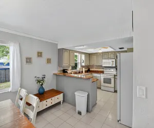 Photo 3 - Chelsea Way Getaway Bright 4BR Family Retreat