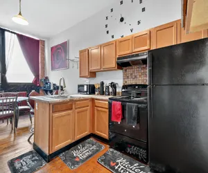 Photo 3 - Beautiful 'Rose Themed' Loft 2 mins from Downtown Detroit