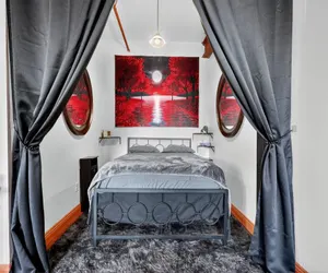 Photo 5 - Beautiful 'Rose Themed' Loft 2 mins from Downtown Detroit