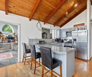 Photo 4 - Alexander Valley Lodge with Pool & Hot tub