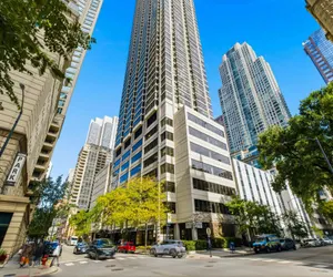 Photo 5 - 2bd River North Million Dollar Views! Parking Incl