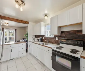 Photo 4 - Cozy & Modern 3-Bed Bungalow in Heart of Greeley