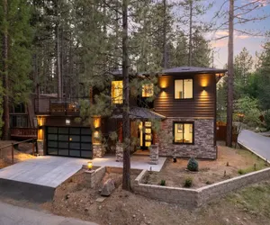 Photo 2 - 34 - The Maple Crest