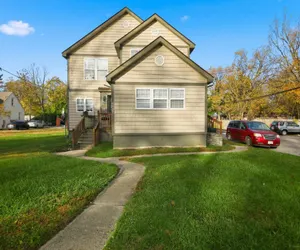 Photo 2 - Spacious 2BR Home North of Downtown Cincinnati