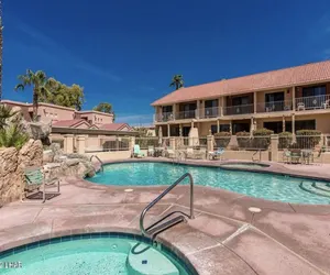 Photo 2 - Lakeshore Village Oasis