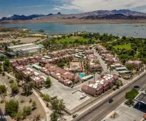 Photo 3 - Lakeshore Village Oasis