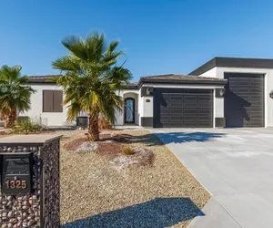 Photo 5 - Desert Oasis a McCulloch Pool Home
