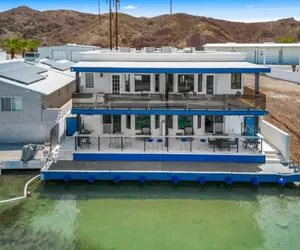 Photo 2 - Chateau Bleu