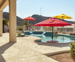 Photo 3 - Tropic Paradise 3 bed + 3 bath Pool Home