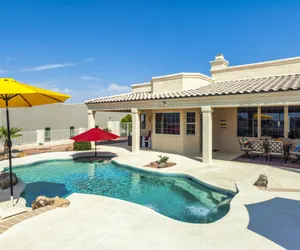 Photo 5 - Tropic Paradise 3 bed + 3 bath Pool Home