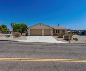 Photo 3 - Breezing Southwind, boat garage