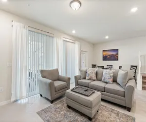 Photo 3 - Windsor Cay Resort 5 Bedroom Townhome with Pool