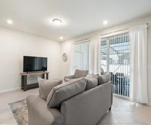 Photo 2 - Windsor Cay Resort 5 Bedroom Townhome with Pool