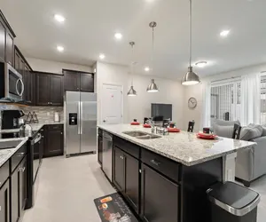 Photo 5 - Windsor Cay Resort 5 Bedroom Townhome with Pool