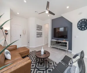 Photo 3 - Windsor Island Resort  5 Bedroom East Facing Pool