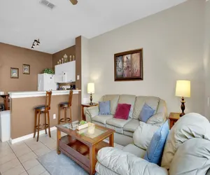 Photo 2 - 3 bedroom townhouse with a private pool!