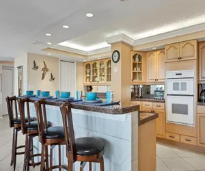 Photo 3 - Anchorage Resort 3 bedroom Luxury Condo w Balcony, Pool Table, Near Beach