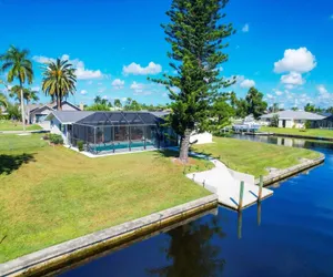 Photo 5 - Cape Coral 3 Bedroom Private Pool Home - Canal Access