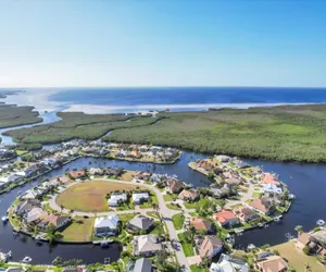 Photo 5 - Punta Gorda 3-Bedroom Canalfront Pool Home with Dock