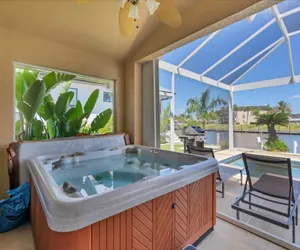 Photo 2 - Punta Gorda Isles 3 Bedroom Pool+Hot Tub Home