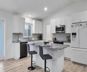 Photo 4 - Downtown Sarasota Private Vacation Home - Minutes to Beaches, Beautiful Backyard, and Pet-Friendly!