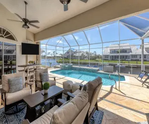 Photo 5 - Waterfront Punta Gorda Isles 3 Bedroom pool hot tub, dock, bikes office