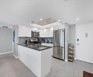 Photo 3 - Anchorage Resort 8th floor condo in Siesta Key with private beach access, pool, boat dock!