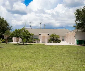 Photo 2 - Rotonda West 2 Bedroom Condo w Lanai 9 miles to Gulf Beaches