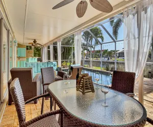 Photo 4 - Punta Gorda Isles 3 Bedroom Private Pool+Spa Home on Canal