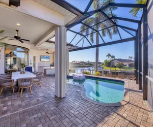 Photo 2 - Luxury Waterfront Retreat in Punta Gorda Isles - Private South Facing Pool