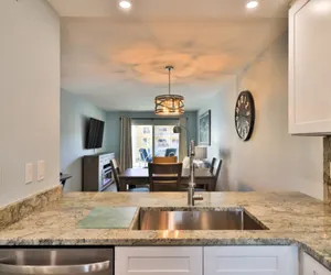 Photo 4 - Point East Brand new updated condo with Oceanview