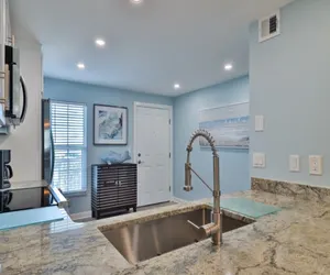 Photo 5 - Point East Brand new updated condo with Oceanview