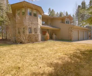 Photo 4 - Winners Circle 30