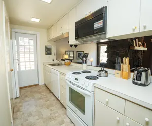 Photo 2 - Landrise 7