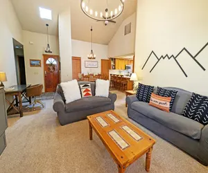 Photo 2 - Big Leaf 4