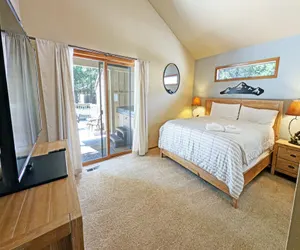 Photo 5 - Big Leaf 4