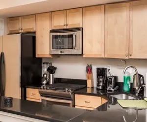 Photo 4 - Thomas Circle 2BR Furnished Condo