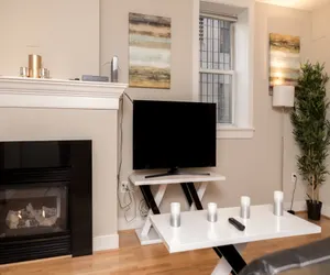 Photo 2 - Thomas Circle 2BR Furnished Condo