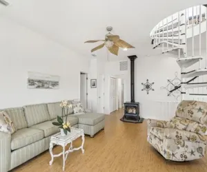 Photo 5 - 855 S Fletcher