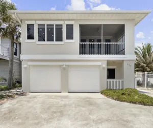 Photo 3 - 855 S Fletcher